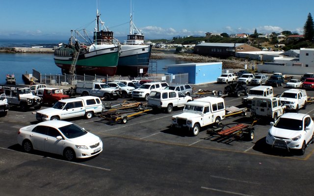 Gansbaai Bootsleepwaens pronk hawe vol_1